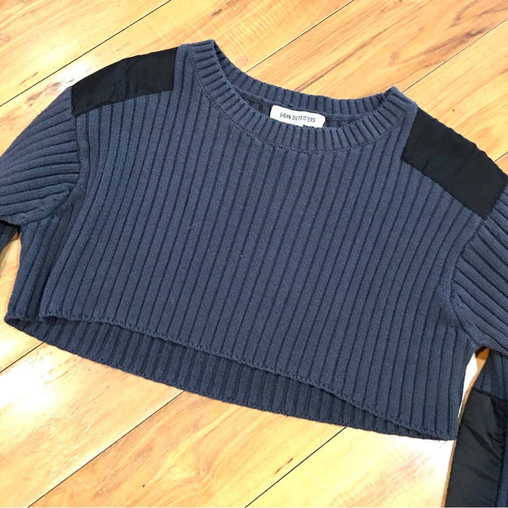 Urban Outfitters Women's Gray Ribbed Crop Sweater cable knit grey gray patch